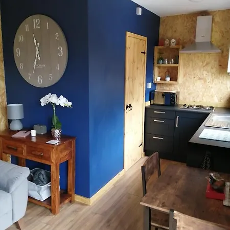 Daire Lakes And Eden Valley. Thornhill