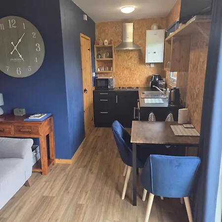 Apartment Lakes And Eden Valley. Thornhill *